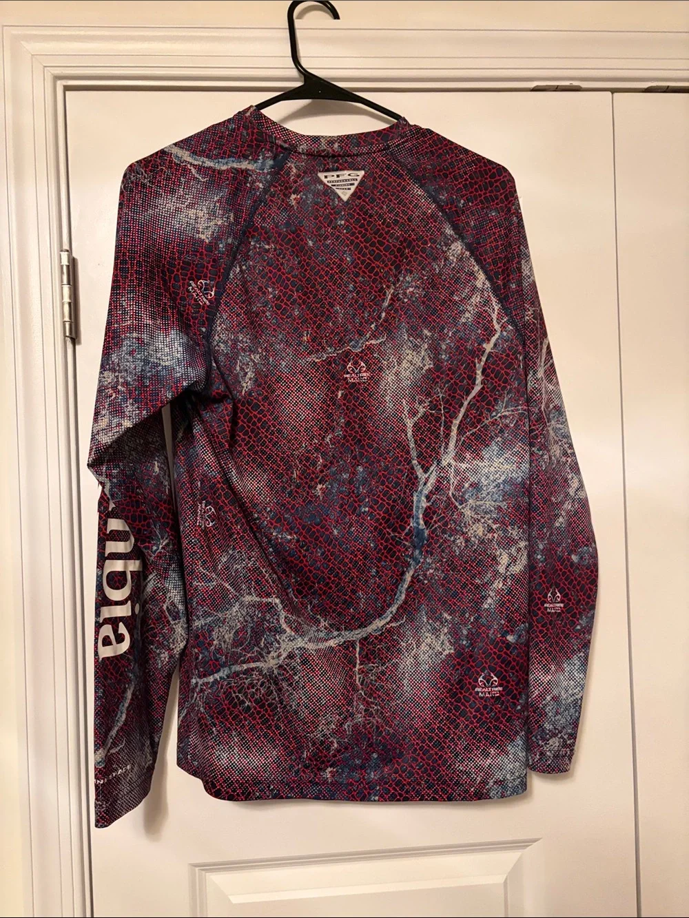 Columbia Men’s Long-Sleeve Rash Guard - Maroon & Navy Print